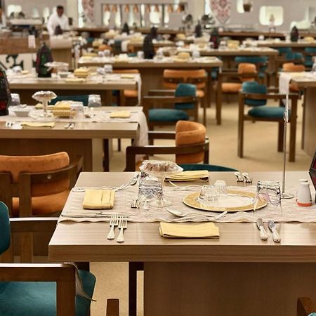Отель The Venue Jeddah Corniche Экстерьер фото The dining room at the Emirates Lounge at Dubai International Airport